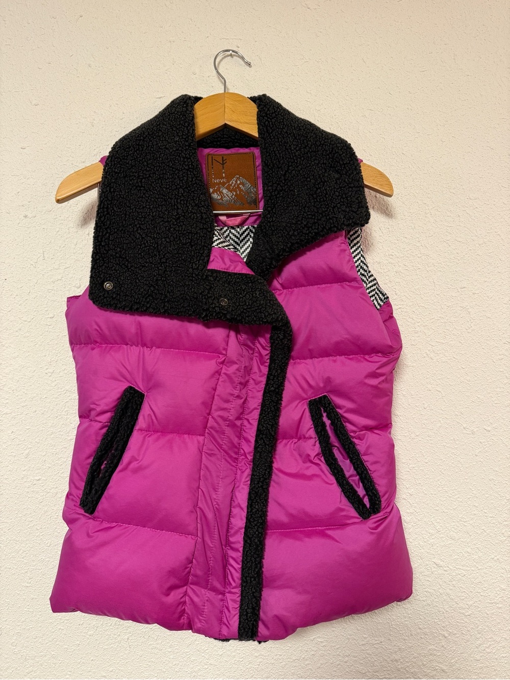 Neve Women’s Pink puffer vest with black Sherpa collar medium